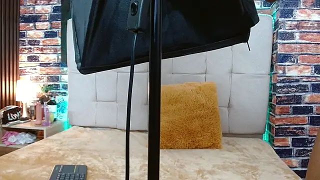 marilunabrown303av online show from 10/28/25, 02:09