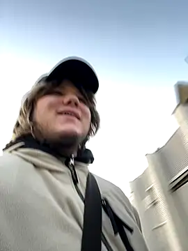 desiredude9 online show from 10/18/25, 11:00