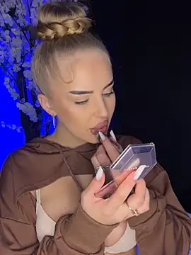 AubrieleRouj1 online show from 12/20/25, 06:15