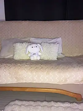 AubrieleRouj1 online show from 04/13/26, 04:56