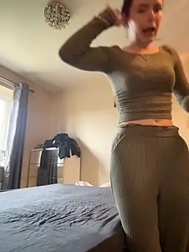 Snapshot of Sophsaysxox chatting on 11/15/25, 02:02 Sophsaysxox online show from 11/15/25, 02:02