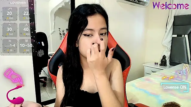 MiniLove 01 online show from 04/11/26, 12:09