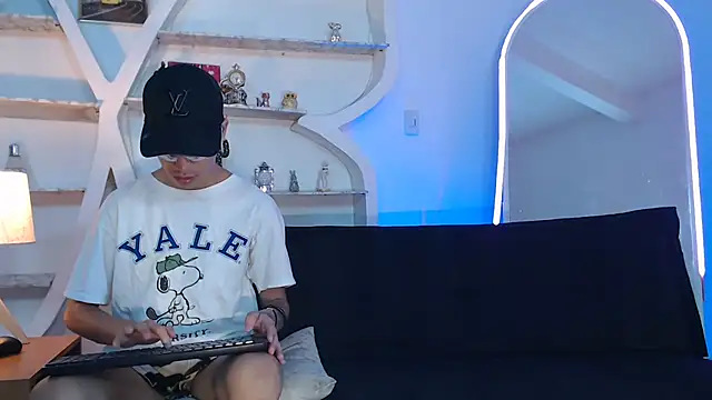 PRETTY FEM online show from 09/29/25, 01:27