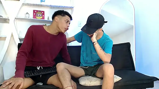 PRETTY FEM online show from 11/03/25, 01:34