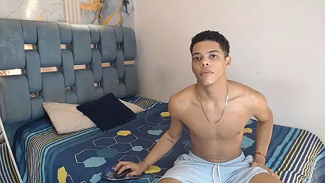 PRETTY FEM online show from 04/01/26, 01:17