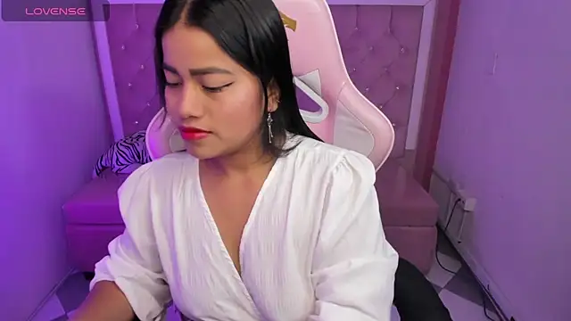 Snapshot of Victoria_b_ chatting on 09/14/25, 12:37 Victoria b online show from 09/14/25, 12:37