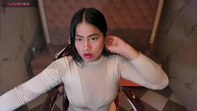 Snapshot of Victoria_b_ chatting on 10/20/25, 07:47 Victoria b online show from 10/20/25, 07:47