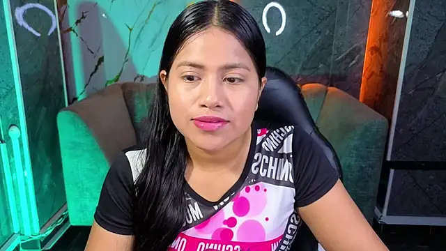 Snapshot of Victoria_b_ chatting on 11/06/25, 07:48 Victoria b online show from 11/06/25, 07:48