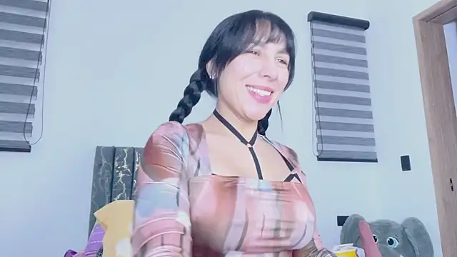 greciadom555 online show from 10/10/25, 02:21