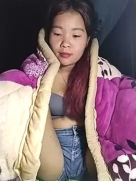 lylylove online show from 11/21/25, 09:30