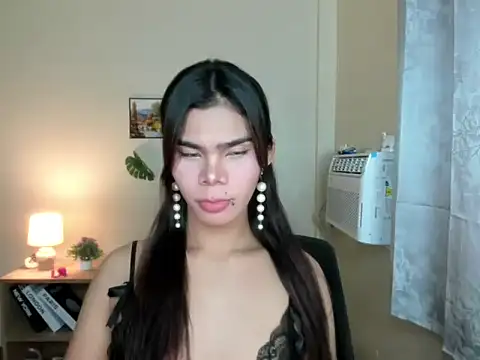 Snapshot of dianne_swift chatting on 10/21/25, 03:24 dianne swift online show from 10/21/25, 03:24