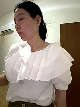 xiiuuff18 online show from 09/30/25, 11:48