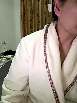 xiiuuff18 online show from 11/24/25, 11:32