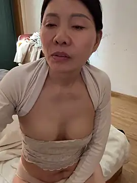 xiiuuff18 online show from 12/18/25, 02:06