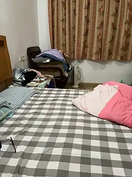 xiiuuff18 online show from 04/15/26, 01:29