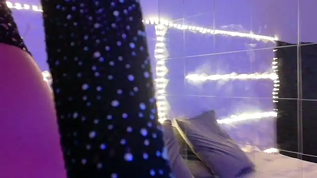 Aishha  online show from 10/13/25, 05:07