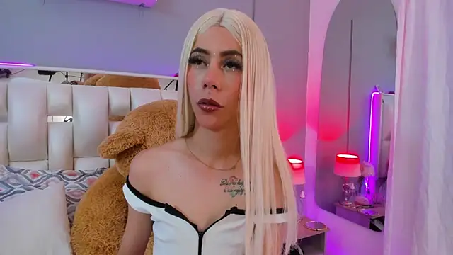 Darlyn tenderhot   online show from 10/22/25, 11:48