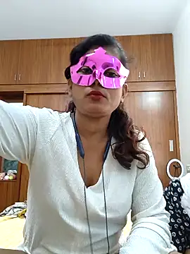 Snapshot of your_chandni04 chatting on 09/26/25, 08:18 your chandni04 online show from 09/26/25, 08:18