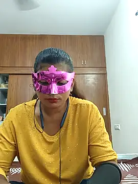 Snapshot of your_chandni04 chatting on 10/08/25, 08:12 your chandni04 online show from 10/08/25, 08:12