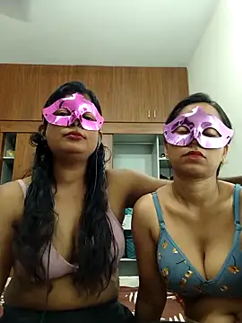 Snapshot of your_chandni04 chatting on 10/10/25, 07:51 your chandni04 online show from 10/10/25, 07:51