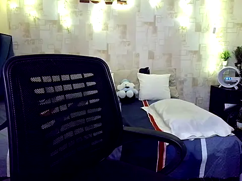 Snapshot of fairy_princess chatting on 09/22/25, 08:44 fairy princess online show from 09/22/25, 08:44