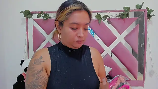 bellalumi online show from 11/25/25, 02:44