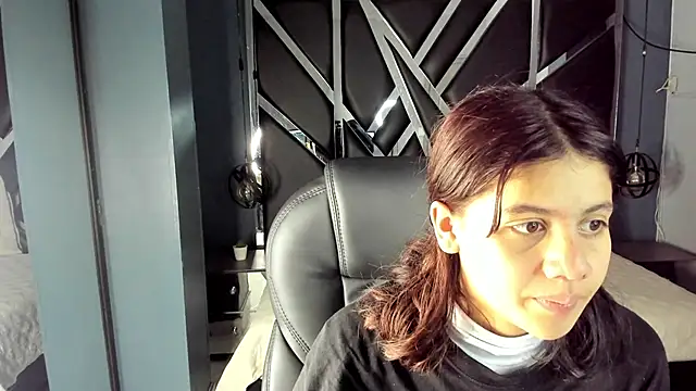 Julieth brown  online show from 10/02/25, 07:32