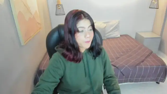 Julieth brown  online show from 11/16/25, 12:44