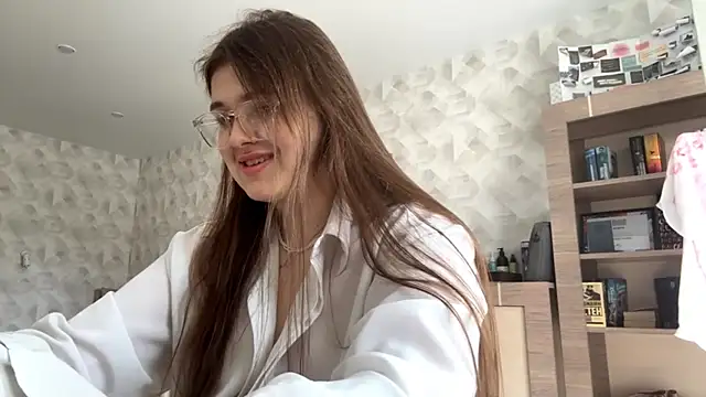 Snapshot of CarylWeatherholtz chatting on 09/12/25, 10:26 CarylWeatherholtz online show from 09/12/25, 10:26