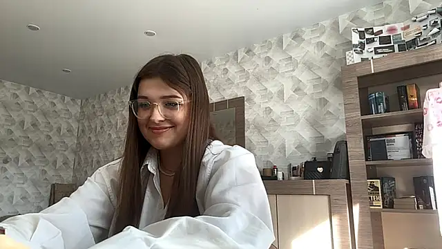 Snapshot of CarylWeatherholtz chatting on 09/13/25, 01:22 CarylWeatherholtz online show from 09/13/25, 01:22