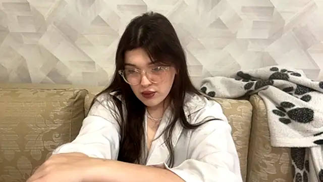 Snapshot of CarylWeatherholtz chatting on 10/23/25, 12:26 CarylWeatherholtz online show from 10/23/25, 12:26