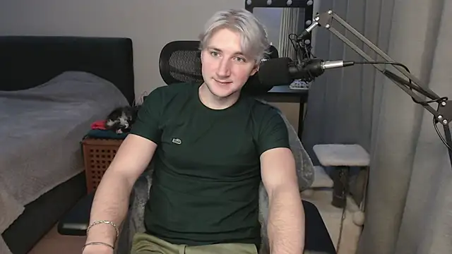 Snapshot of Elvin_Vaenight chatting on 11/11/25, 10:32 Elvin Vaenight online show from 11/11/25, 10:32