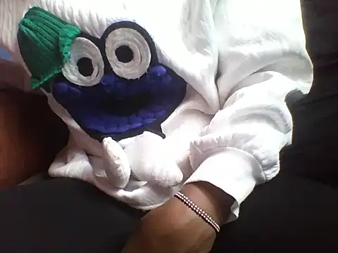 Snapshot of Moongodessy chatting on 10/14/25, 01:56 Moongodessy online show from 10/14/25, 01:56