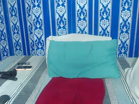 Snapshot of JUICEYLIPS333 chatting on 10/27/25, 07:40 JUICEYLIPS333 online show from 10/27/25, 07:40