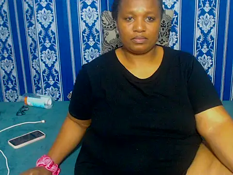 Snapshot of JUICEYLIPS333 chatting on 11/15/25, 07:32 JUICEYLIPS333 online show from 11/15/25, 07:32