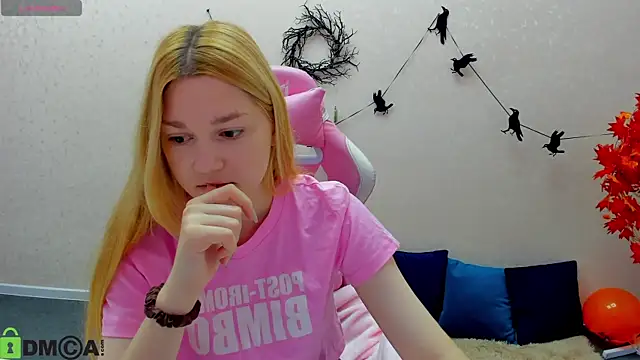 Snapshot of Sylvia_Ortiz chatting on 11/04/25, 01:05 Sylvia Ortiz online show from 11/04/25, 01:05