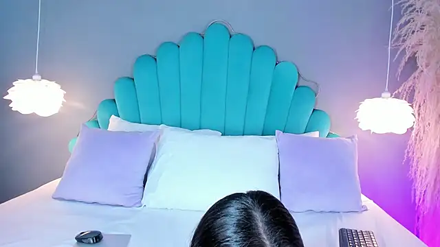 AlassiaHocthner online show from 09/26/25, 11:58