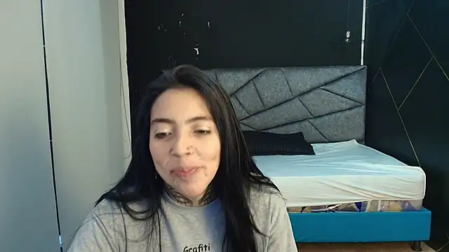 LiaMonroee  online show from 11/25/25, 12:05