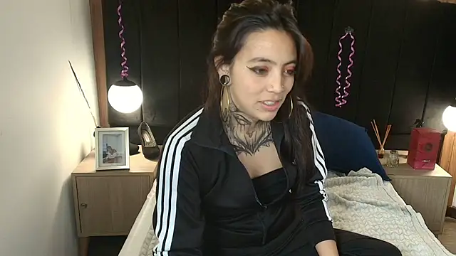 LiaMonroee  online show from 04/06/26, 11:55