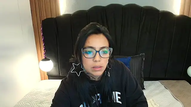 LiaMonroee  online show from 05/21/26, 12:01