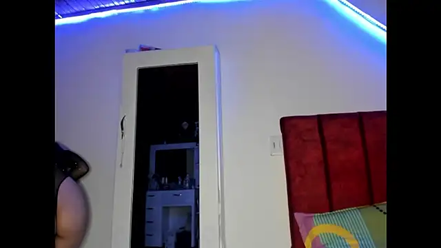 ScarletWitch X online show from 09/17/25, 04:03