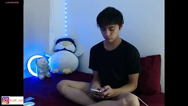 Snapshot of Noah_Blaze chatting on 12/17/25, 03:01 Noah Blaze online show from 12/17/25, 03:01