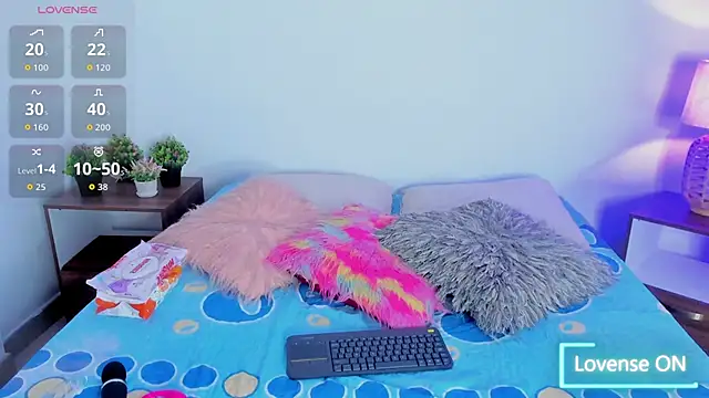 hailey hadid online show from 09/29/25, 06:57