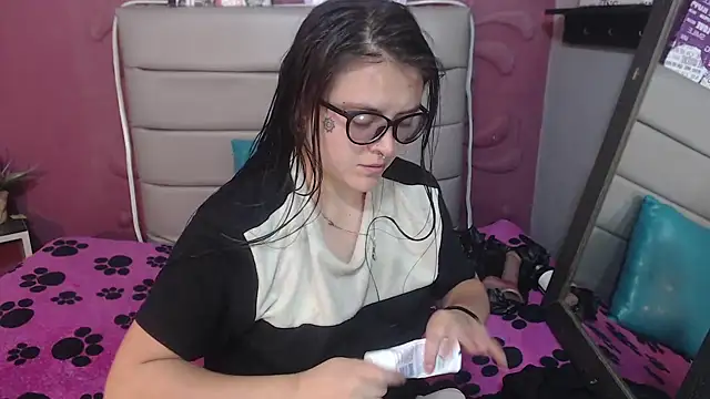 Snapshot of Cailing_Zu chatting on 10/04/25, 07:12 Cailing Zu online show from 10/04/25, 07:12