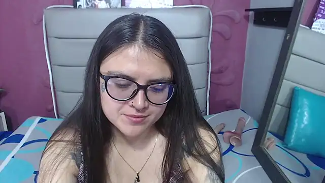 Snapshot of Cailing_Zu chatting on 10/22/25, 07:35 Cailing Zu online show from 10/22/25, 07:35