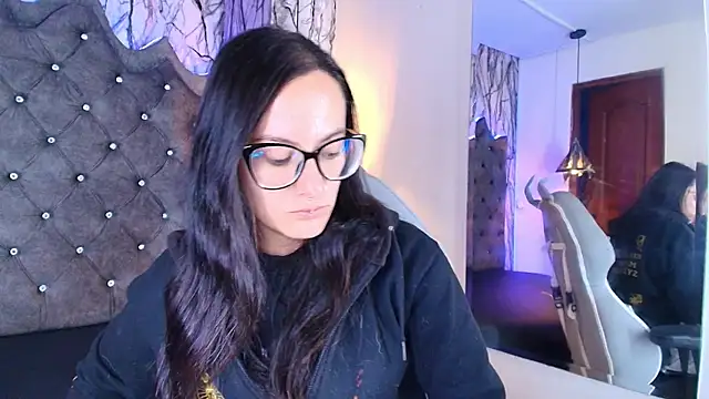 Snapshot of Zami_Escobar_of chatting on 11/15/25, 06:59 Zami Escobar of online show from 11/15/25, 06:59