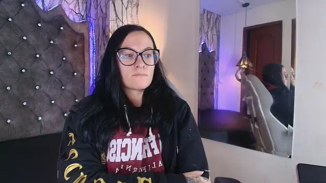 Snapshot of Zami_Escobar_of chatting on 11/17/25, 06:03 Zami Escobar of online show from 11/17/25, 06:03