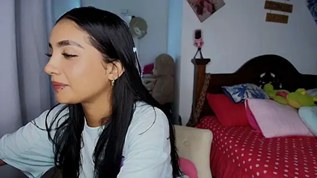 mia yireth online show from 10/25/25, 12:51