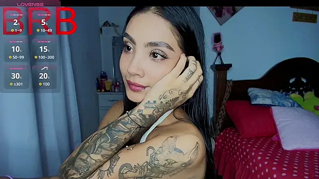 mia yireth online show from 11/25/25, 12:21