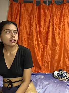 Snapshot of Nezuko-uWux chatting on 10/25/25, 11:43 Nezuko-uWux online show from 10/25/25, 11:43